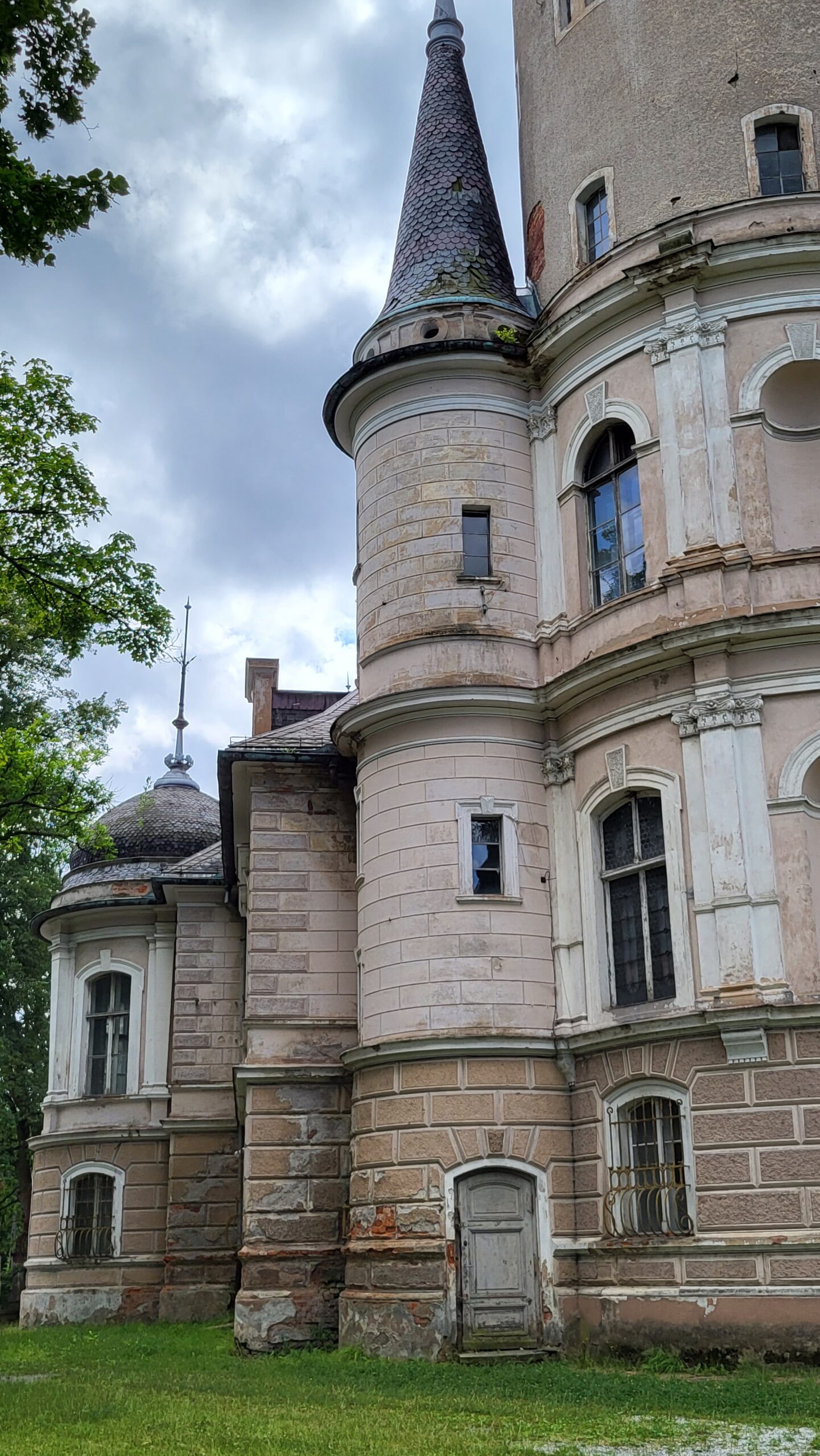 Pałac rodu von Magnis, Bożków, dolnośląskie — zdjęcie 2