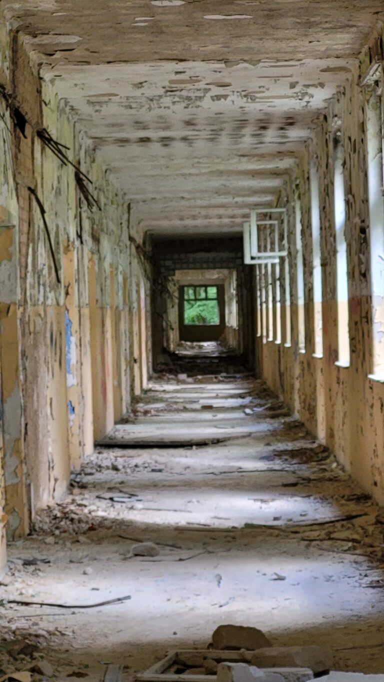 Opuszczony WIELKI SZPITAL rosyjski, Legnica, województwo dolnośląskie - relacja z 07.2023, zdjęcie 57