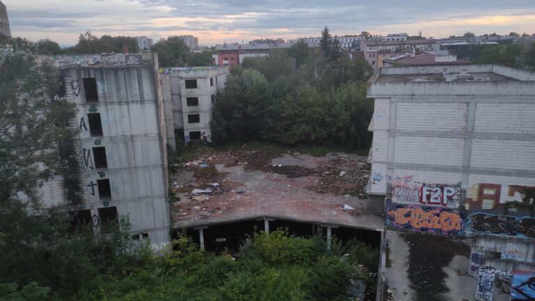 Opuszczony pustostan, Kraków, województwo małopolskie - relacja z 07.2023, zdjęcie 16