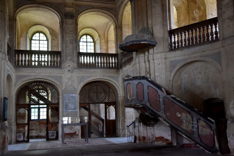 Ruiny pałacu Reichenbachów w Goszczu, Goszcz, województwo dolnośląskie - zdjęcie 8