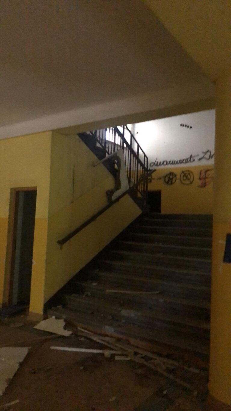 Opuszczone gimnazjum, Starachowice, województwo świętokrzyskie - relacja z 08.2023, zdjęcie 12