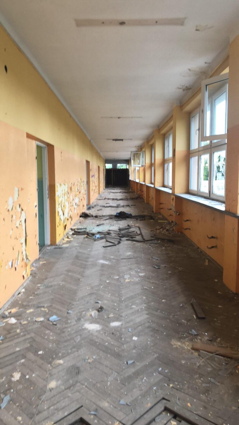Opuszczone gimnazjum, Starachowice, województwo świętokrzyskie - relacja z 08.2023, zdjęcie 14