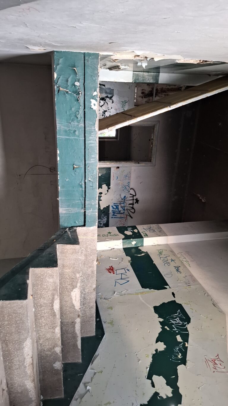 Opuszczony szpital im. Heleny Wolf, Łódź, województwo łódzkie - relacja z 08.2023, zdjęcie 2