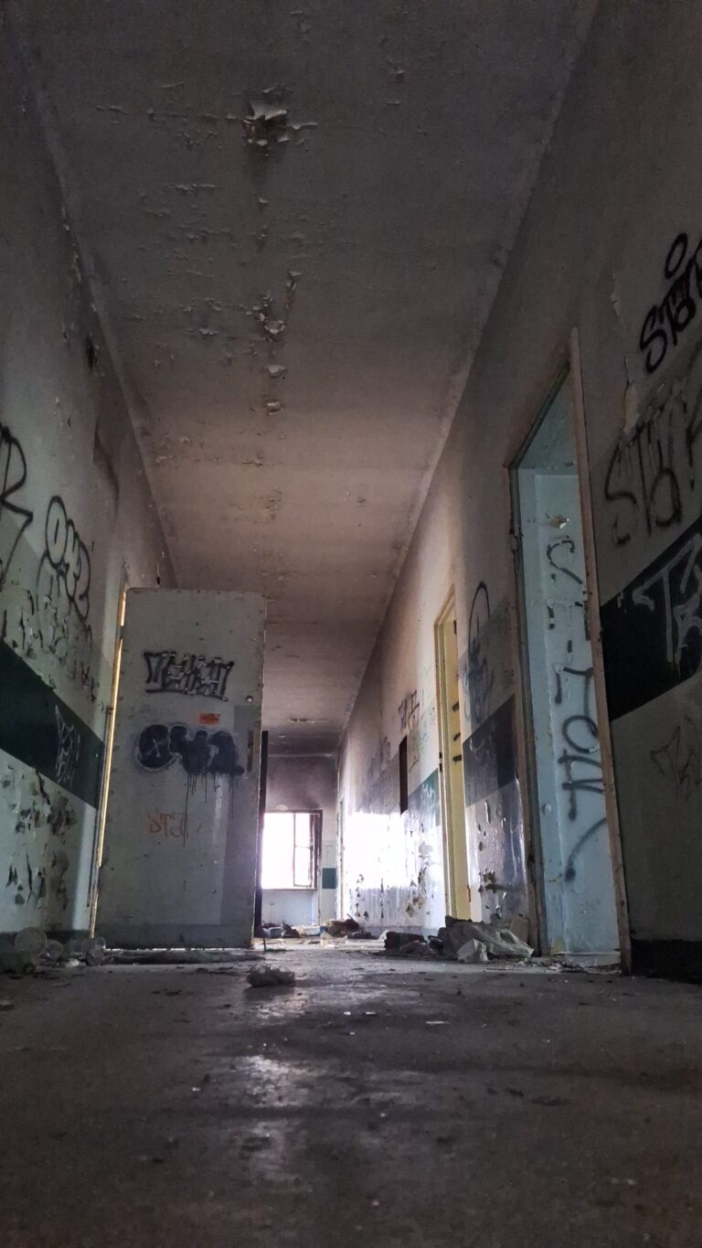 Opuszczony szpital im. Heleny Wolf, Łódź, województwo łódzkie - relacja z 08.2023, zdjęcie 3