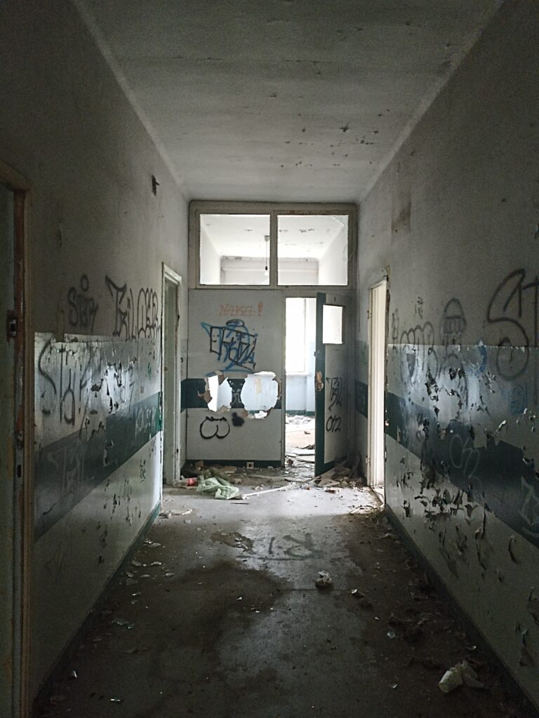 Opuszczony szpital im. Heleny Wolf, Łódź, województwo łódzkie - relacja z 08.2023, zdjęcie 4