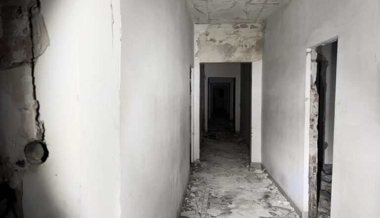 opuszczona szwalnia, Ostrowiec Świętokrzyski, województwo świętokrzyskie - relacja z 08.2023, zdjęcie 14