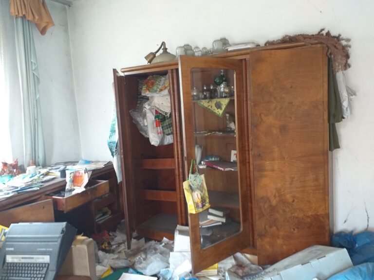 opuszczony dom z fiatem i wyposazeniem, Mikołów, województwo śląskie - zdjęcie 4