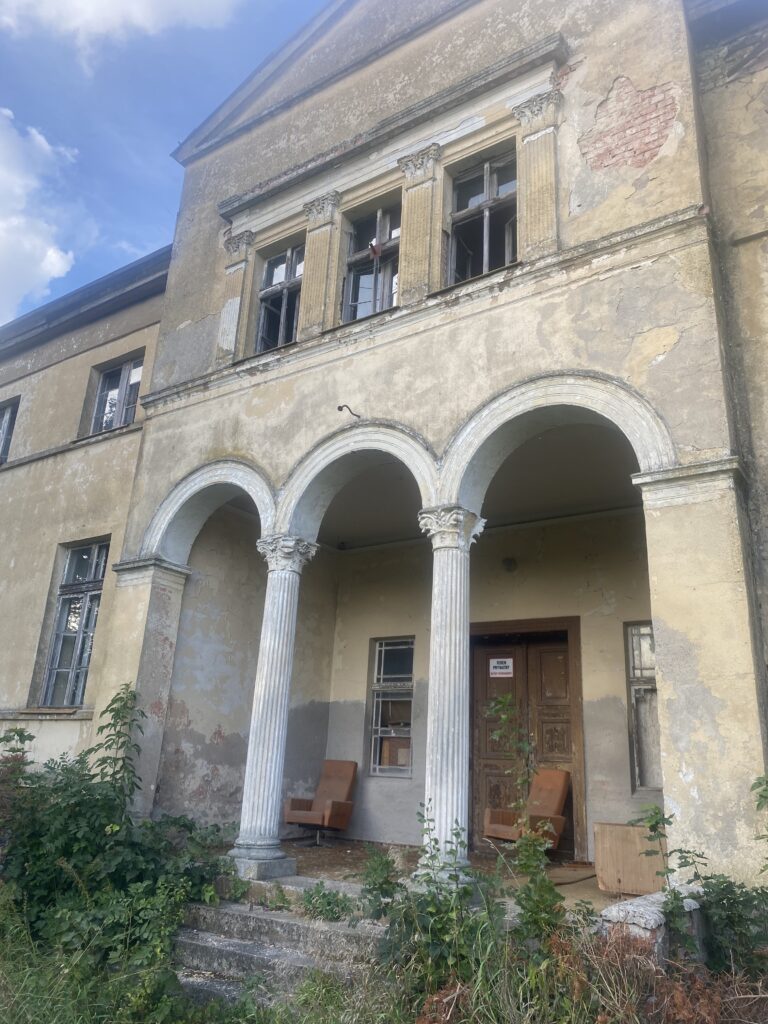 Pałac w lasku, Wierzchucinek, województwo kujawsko-pomorskie - relacja z 09.2023, zdjęcie 16
