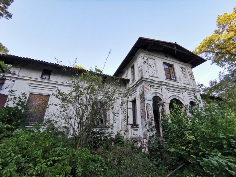 DWÓR W MAŁUSACH WIELKICH Z 2. POŁ. XIX W., Małusy Wielkie, Małusy Wielkie - relacja z 09.2023, zdjęcie 10
