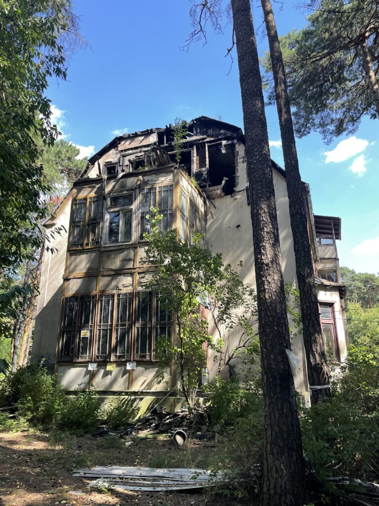 Dwu piętrowy budynek z piwnicą, Otwock, województwo mazowieckie - relacja z 07.2023, zdjęcie 6