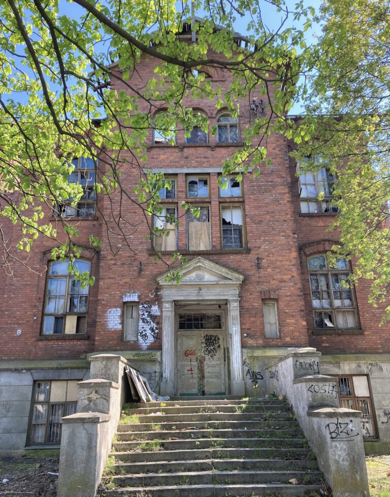 Dawny Hotel wcześniej fabryka, Pruszków, województwo mazowieckie - relacja z 06.2023, zdjęcie 1