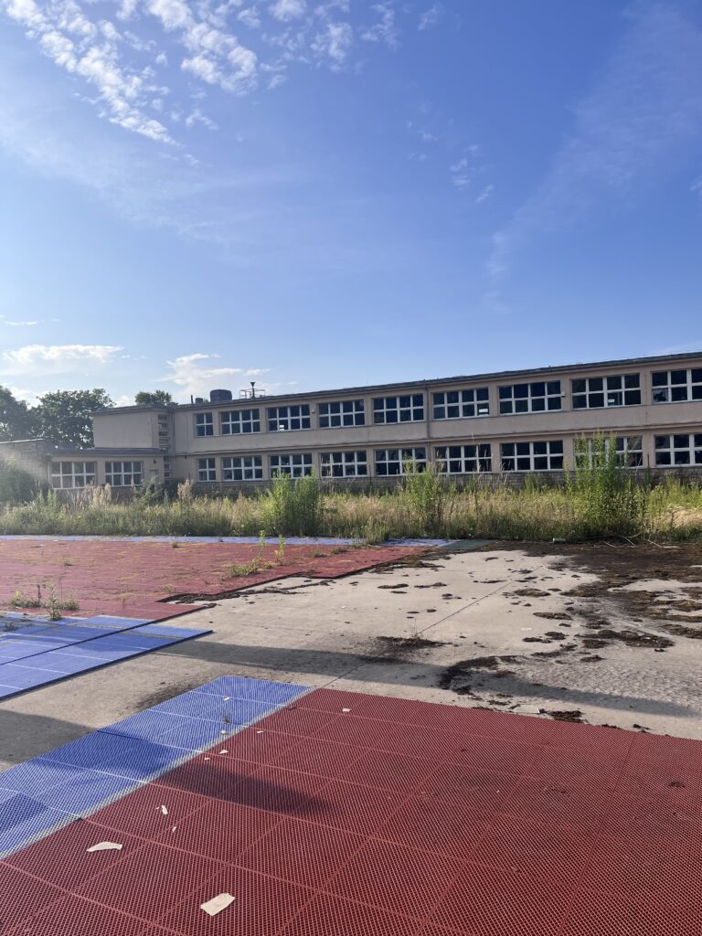 Opuszczone gimnazjum, Starachowice, województwo świętokrzyskie - relacja z 07.2023, zdjęcie 15