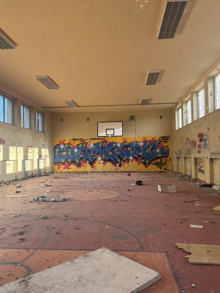 Opuszczone gimnazjum, Starachowice, województwo świętokrzyskie - relacja z 07.2023, zdjęcie 17