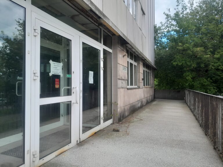 Opuszczony Biurowiec, Mińsk Mazowiecki, województwo mazowieckie - zdjęcie 2