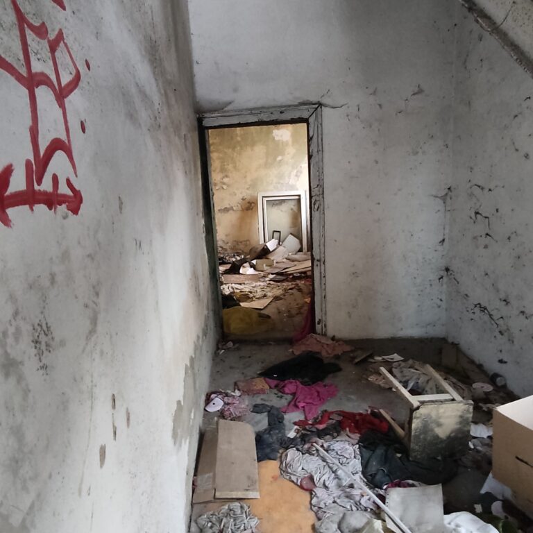 Opuszczony dom na starej hucie, Jaworzno, województwo śląskie - zdjęcie 2