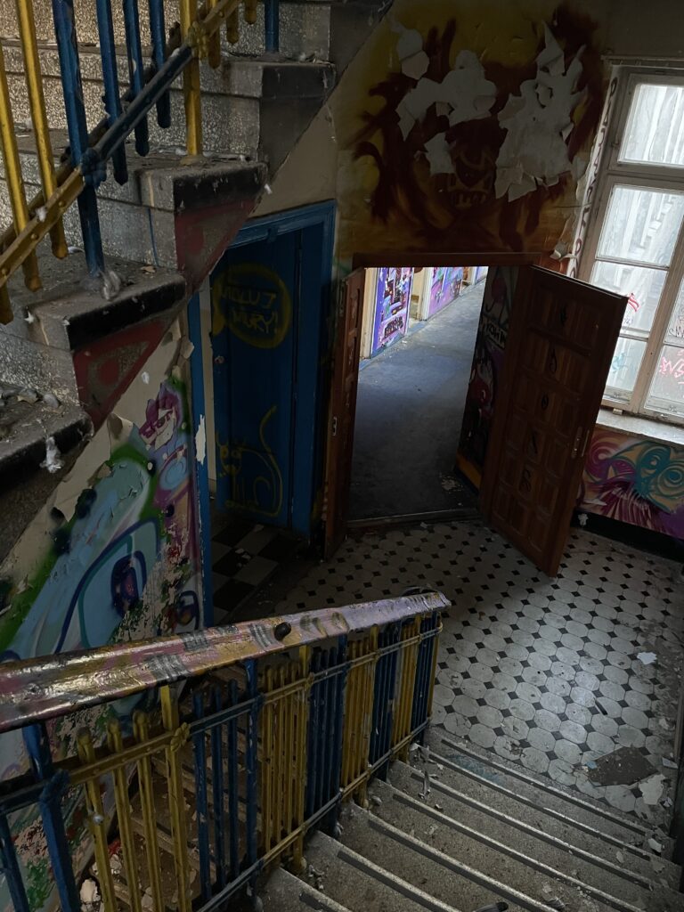 Opuszczona kamienica (stare gimnazjum), Warszawa, województwo mazowieckie - zdjęcie z relacji 2