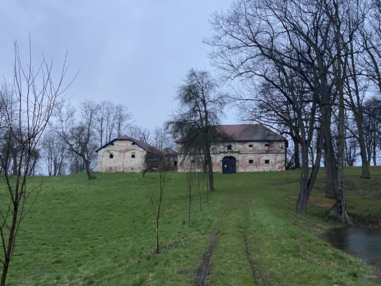 Opuszczony spichlerz na wzniesieniu z połowy XIXw., Pisary, województwo małopolskie - relacja z 03.2024, zdjęcie 19