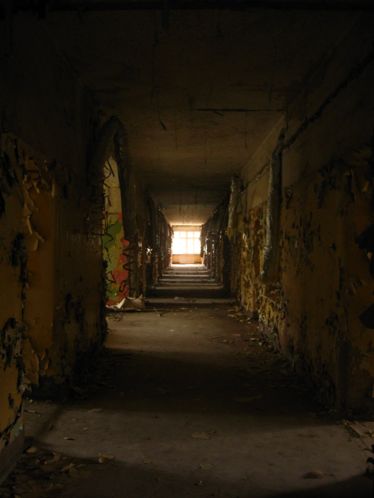 Opuszczony odział psychiatryczny., Porajów, województwo dolnośląskie - relacja z 04.2024, zdjęcie 3