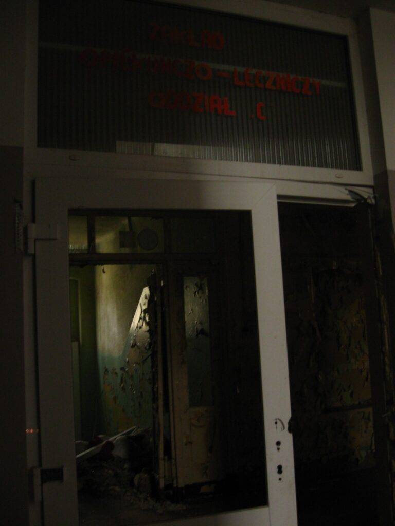 Opuszczony odział psychiatryczny., Porajów, województwo dolnośląskie - relacja z 04.2024, zdjęcie 7