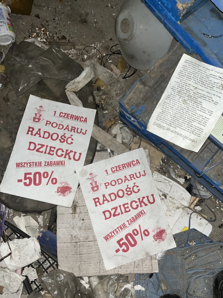 Opuszczony Magazyn zabawek, Nowy Sącz, województwo małopolskie - relacja z 04.2024, zdjęcie 2