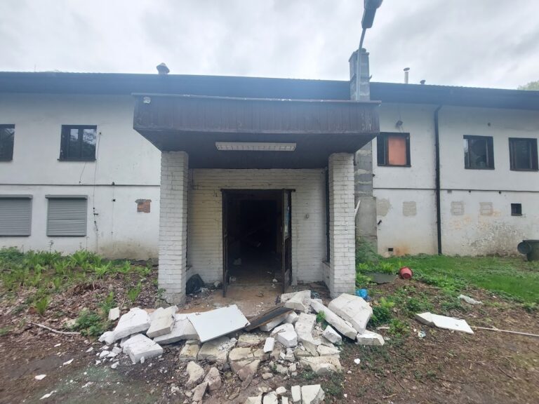 Opuszczony zajazd przy kortach tenisowych, Katowice, województwo śląskie - zdjęcie 3
