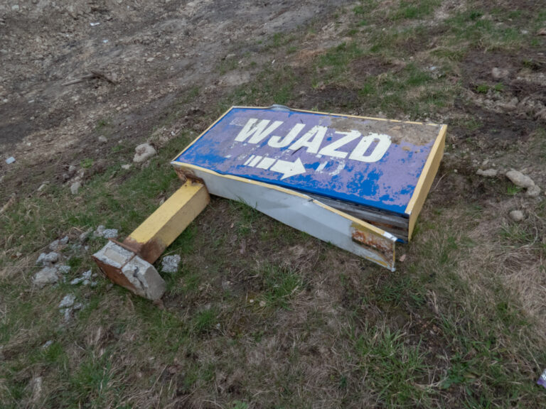 Opuszczona stacja paliw i warsztat, Czernichów, województwo śląskie - relacja z 03.2024, zdjęcie 6