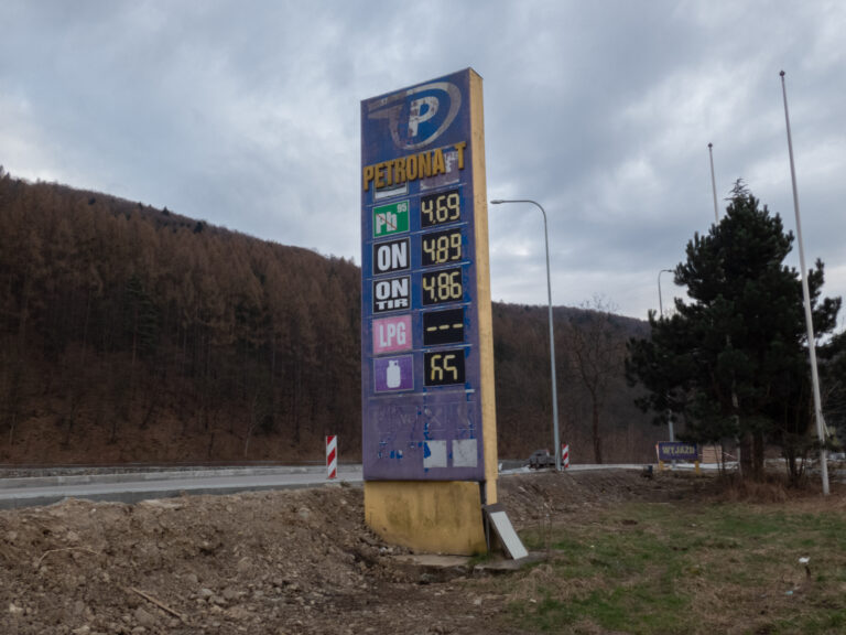 Opuszczona stacja paliw i warsztat, Czernichów, województwo śląskie - relacja z 03.2024, zdjęcie 7