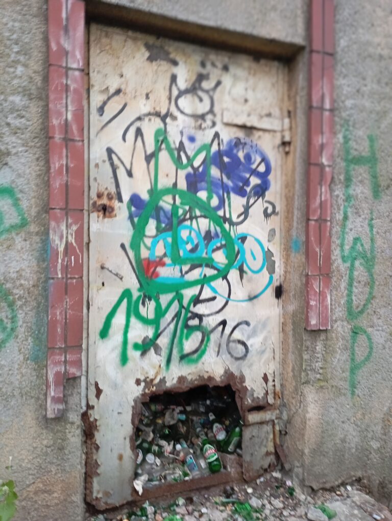 Wieżyczka obok torów, Grodzisk Mazowiecki, województwo mazowieckie - zdjęcie 1