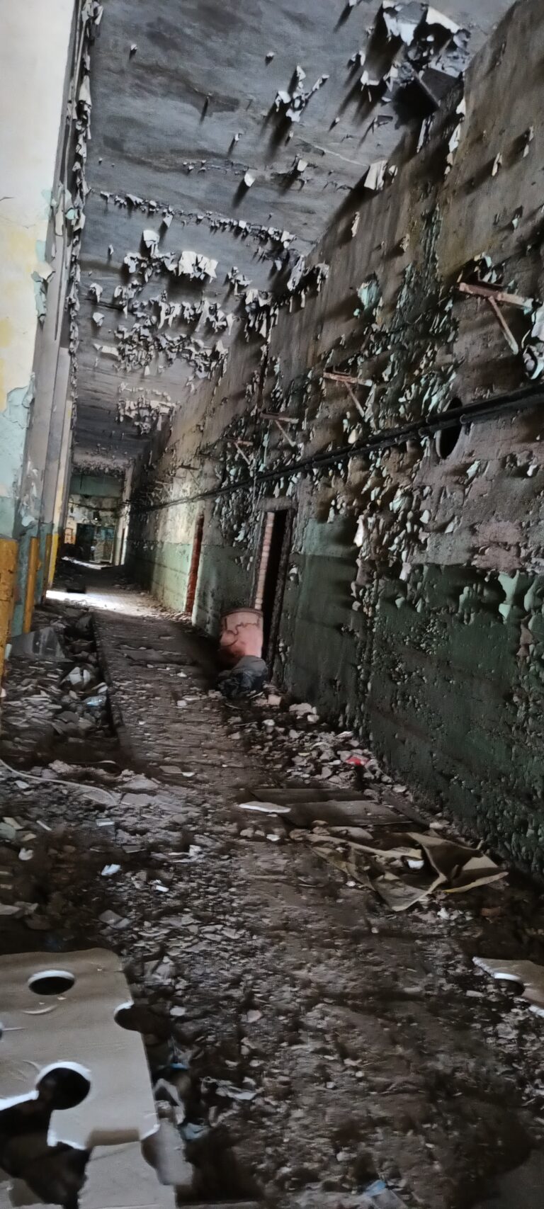 Opuszczony Kompleks budynków (obok wełnopolu), Częstochowa, województwo śląskie - relacja z 05.2024, zdjęcie 4