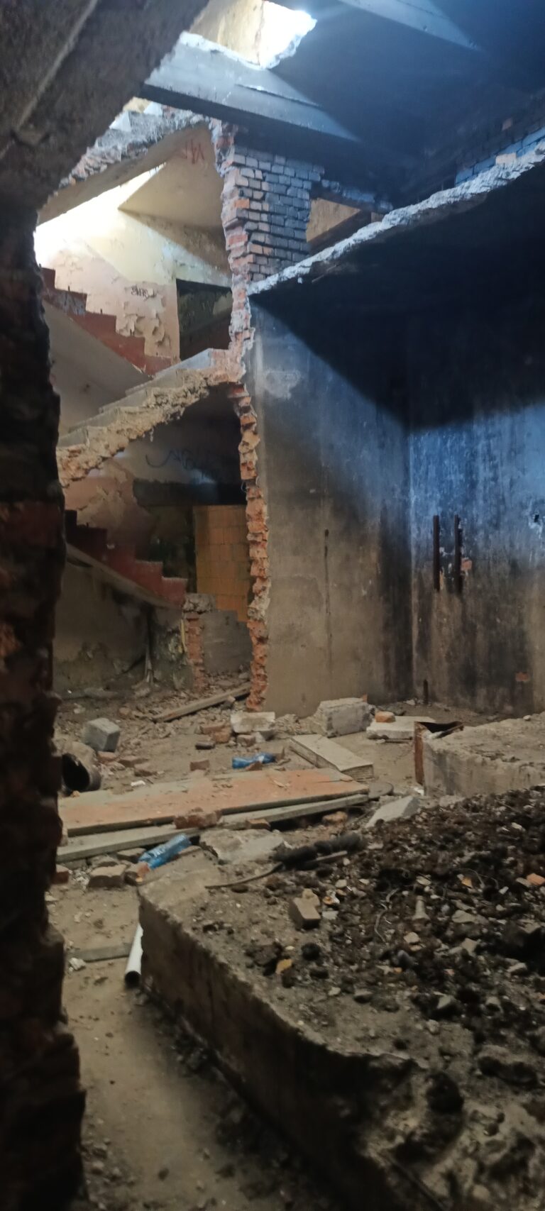Opuszczony Kompleks budynków (obok wełnopolu), Częstochowa, województwo śląskie - relacja z 05.2024, zdjęcie 5