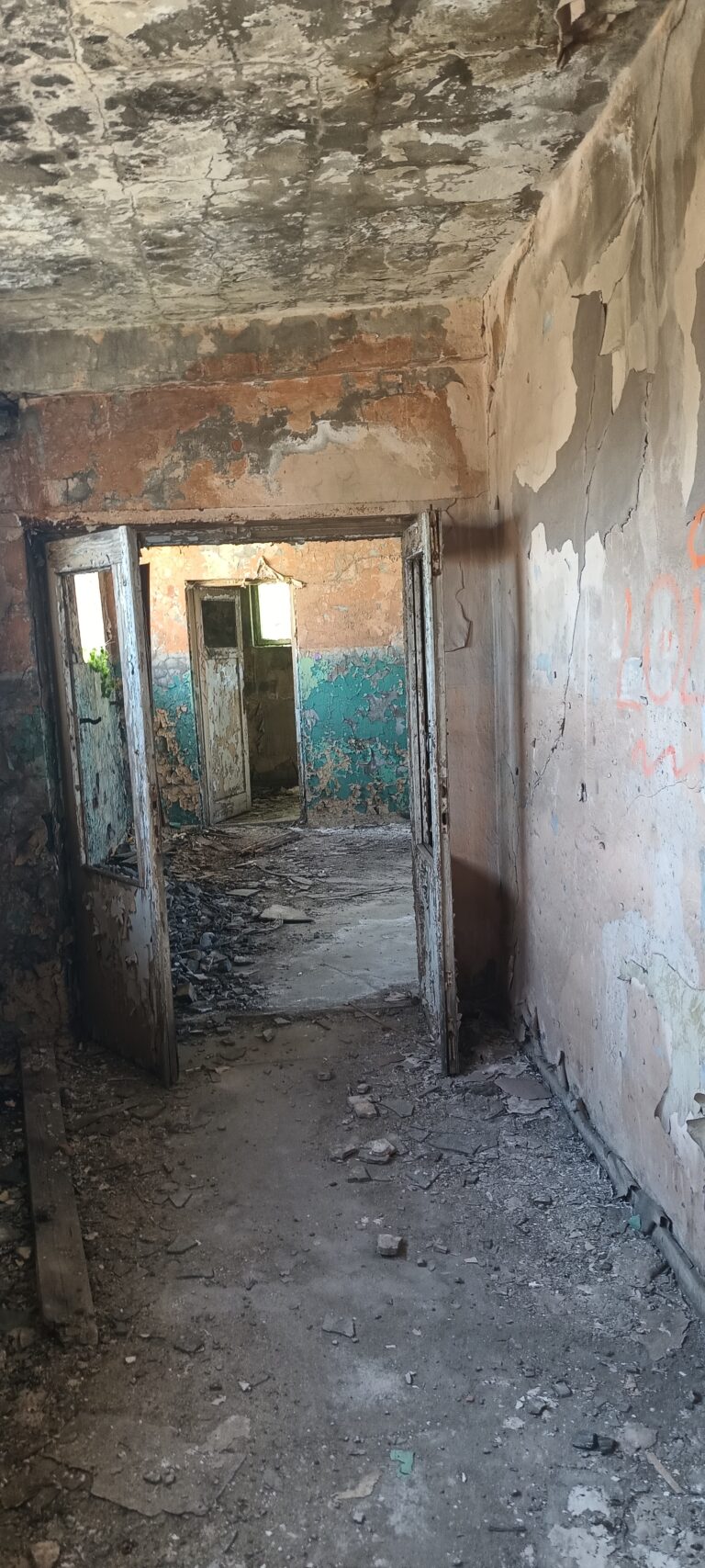 Opuszczony Kompleks budynków (obok wełnopolu), Częstochowa, województwo śląskie - relacja z 05.2024, zdjęcie 7