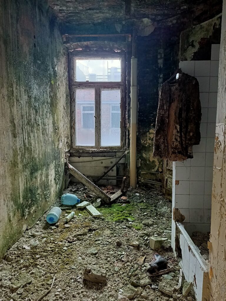 opuszczona kamienica na żelaznej, Warszawa, województwo mazowieckie - zdjęcie 1