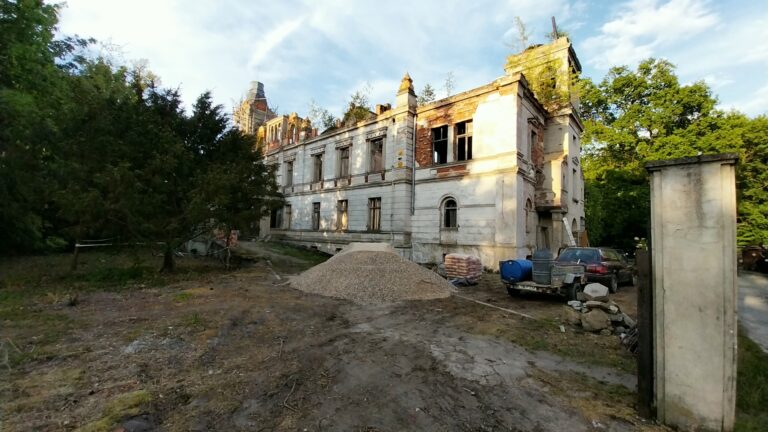 Ruiny Pałacu z 1707 roku, Stradomia Wierzchnia, województwo dolnośląskie - zdjęcie 2
