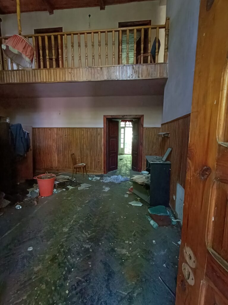 Opuszczony stary pałac, Trzcianka, województwo łódzkie - relacja z 05.2024, zdjęcie 21