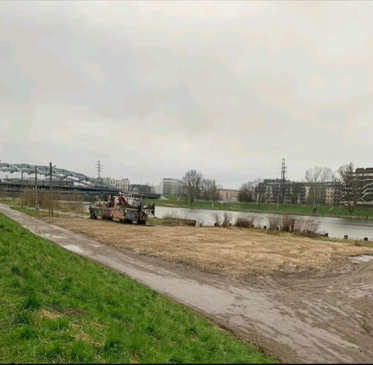 Opuszczony dom obok Starego pachaczu, Kraków, województwo małopolskie - relacja z 04.2024, zdjęcie 2