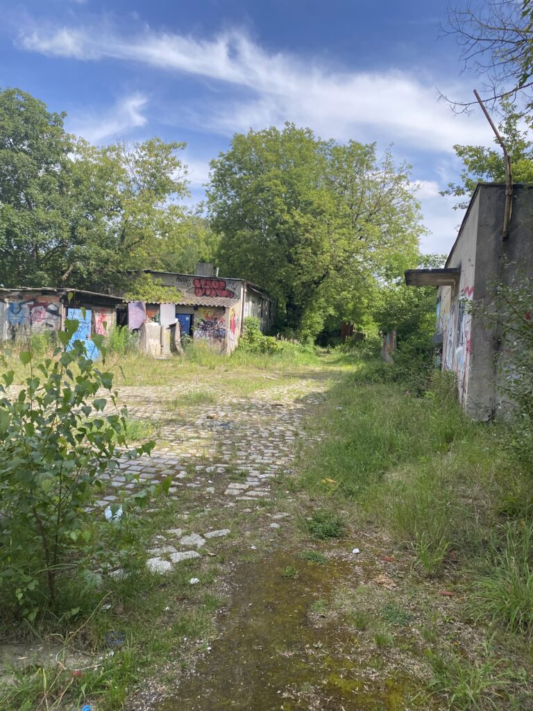 Domek obok peronu kolejowego, Poznań, województwo wielkopolskie - zdjęcie z relacji 4