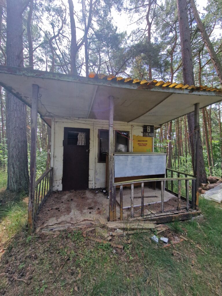 Opuszczone domki letniskowe, Pogorzelica, województwo zachodniopomorskie - zdjęcie 2