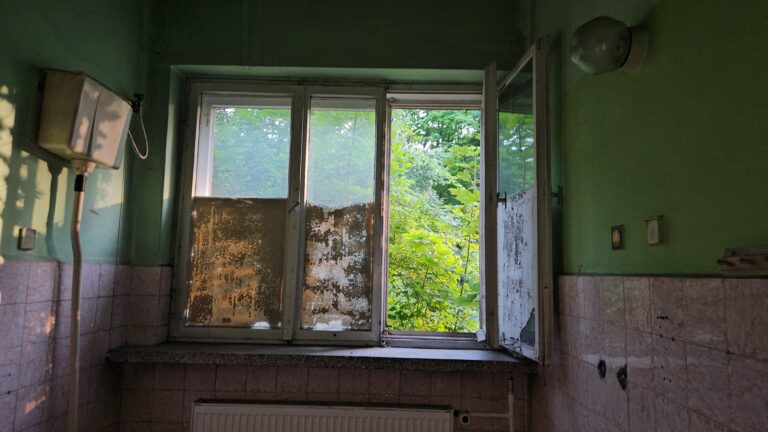 Opuszczone prosektorium, Mysłowice, województwo warmińsko-mazurskie - zdjęcie 1