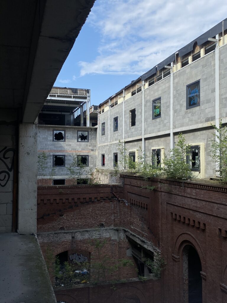 stary niedokonczony hotel, Sosnowiec, województwo śląskie - relacja z 07.2024, zdjęcie 22