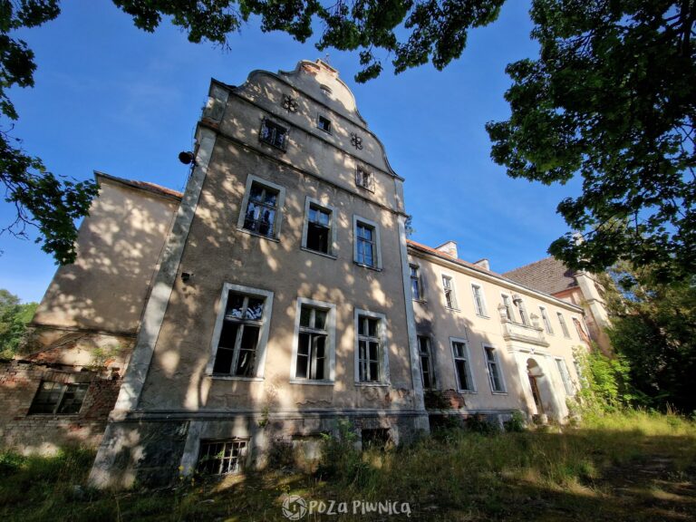 Pałac przekształcony na zakład poprawczy, Iglice, województwo zachodniopomorskie - relacja z 08.2022, zdjęcie 10