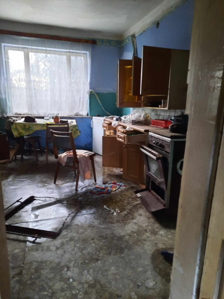 Opuszczony dom z zawalonym dachem Frydrychowice, Wieprz, województwo małopolskie - zdjęcie 1