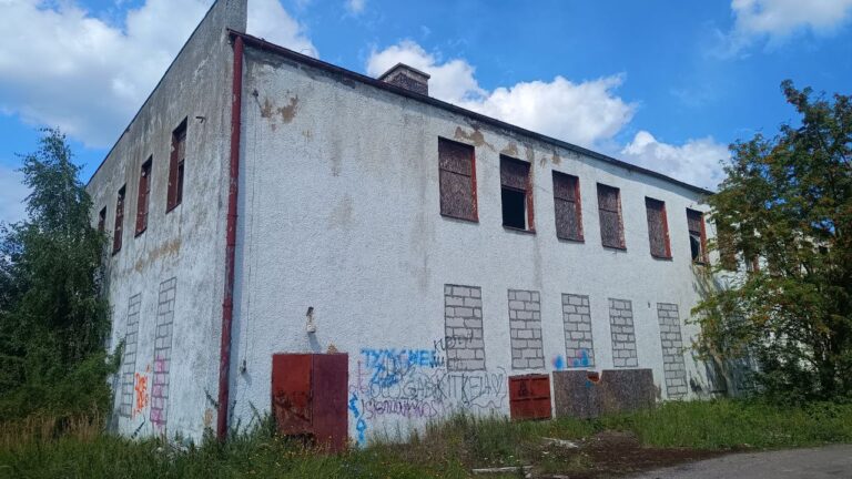 Opuszczona szkoła, Police, województwo zachodniopomorskie - relacja z 08.2024, zdjęcie 11