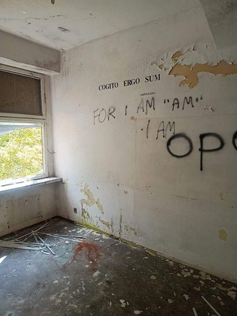 Opuszczona szkoła, Police, województwo zachodniopomorskie - relacja z 08.2024, zdjęcie 13