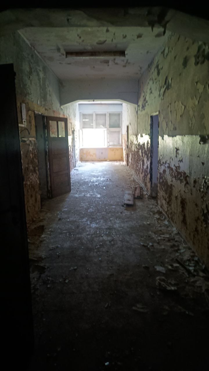Opuszczona szkoła, Police, województwo zachodniopomorskie - relacja z 08.2024, zdjęcie 19
