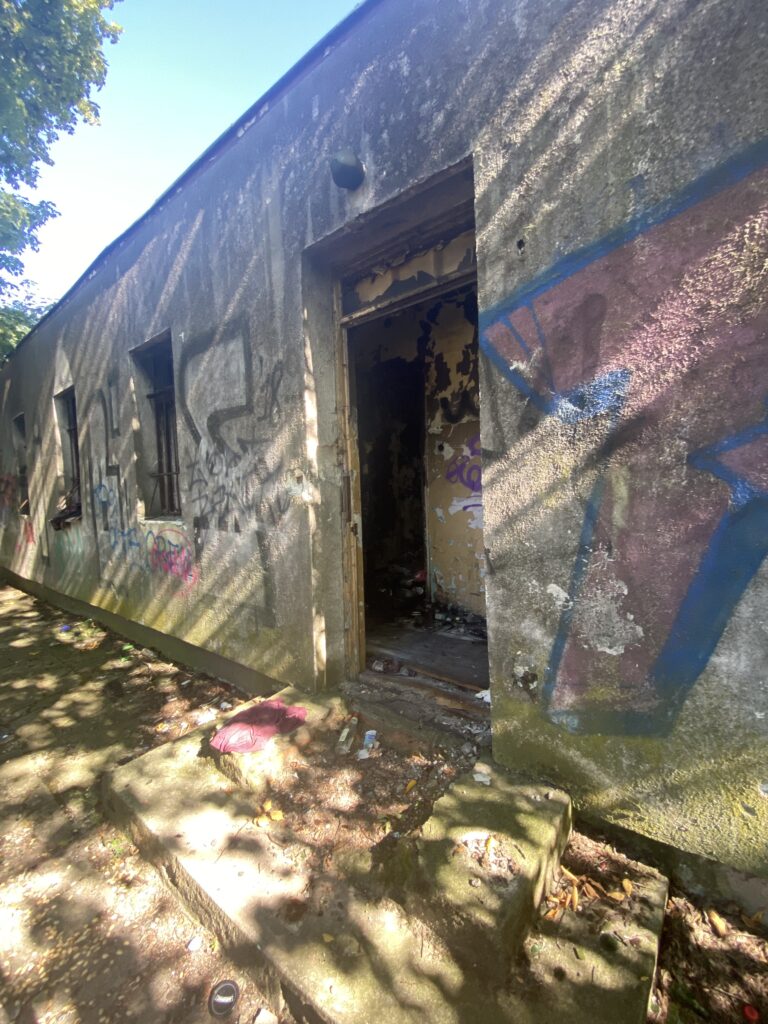 Opuszczony hotel na armii krajowej, Toruń, województwo kujawsko-pomorskie - relacja z 08.2024, zdjęcie 4