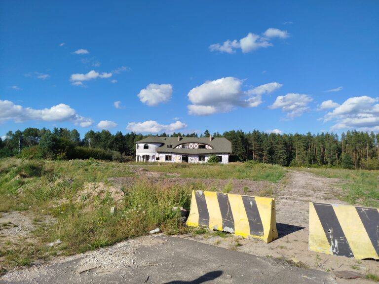 Opuszczona restauracja Tokaj pod olsztynkiem, Pawłowo, województwo mazowieckie - relacja z 08.2024, zdjęcie 3