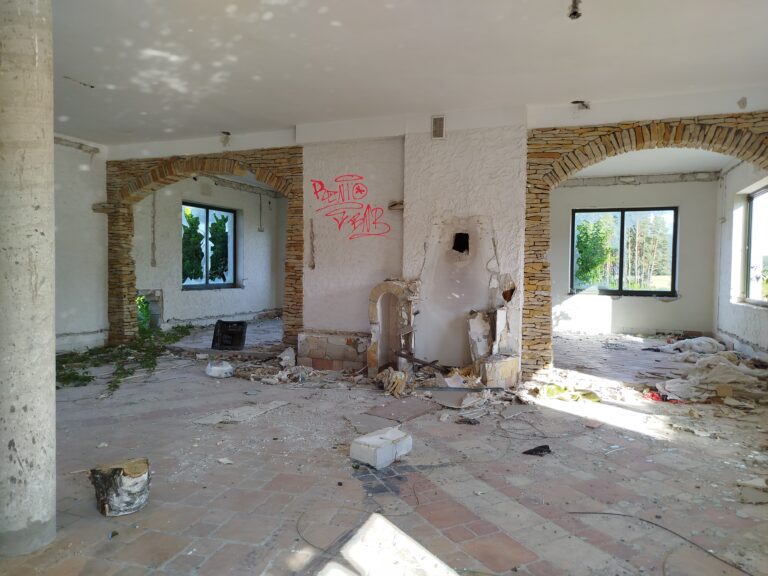 Opuszczona restauracja Tokaj pod olsztynkiem, Pawłowo, województwo mazowieckie - relacja z 08.2024, zdjęcie 4
