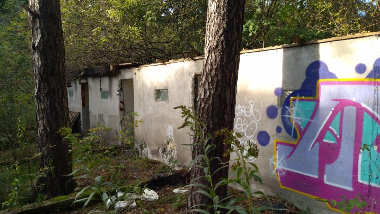 Spalony przedwojenny dom, Otwock, województwo mazowieckie - zdjęcie 9