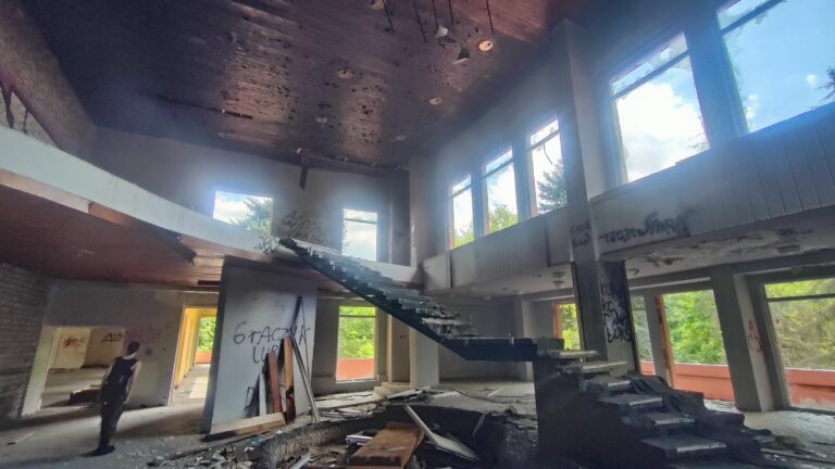 Ośrodek szkoleniowo-wypoczynkowy Huty Katowice w Rogoźniku (Biały Dom), Rogoźnik, województwo śląskie - relacja z 06.2024, zdjęcie 30