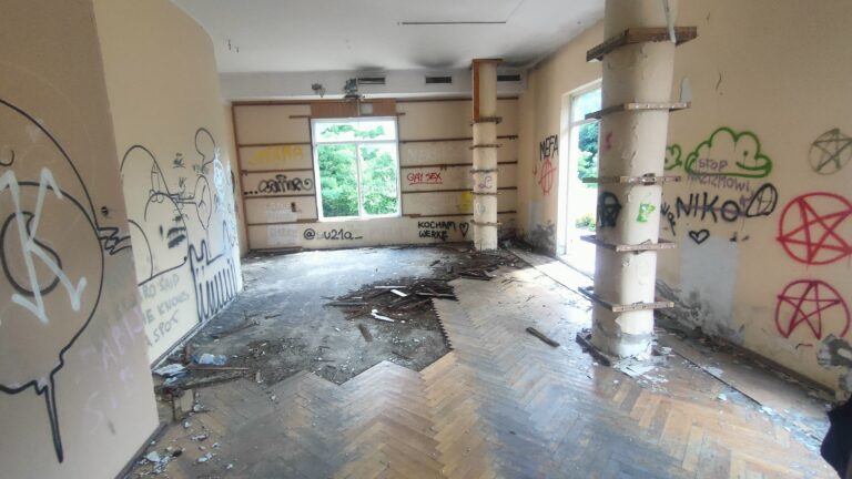 Ośrodek szkoleniowo-wypoczynkowy Huty Katowice w Rogoźniku (Biały Dom), Rogoźnik, województwo śląskie - relacja z 06.2024, zdjęcie 36